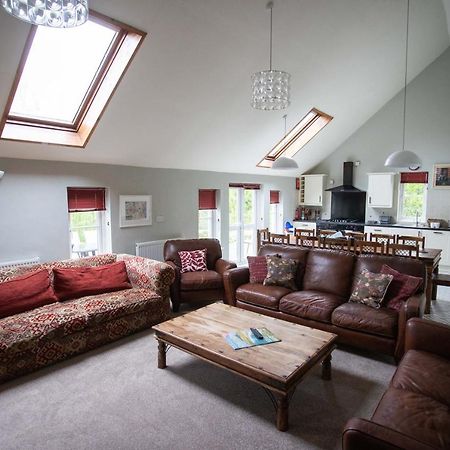 Wellstone Cottages - Honey Coach House Llanfyrnach Bagian luar foto