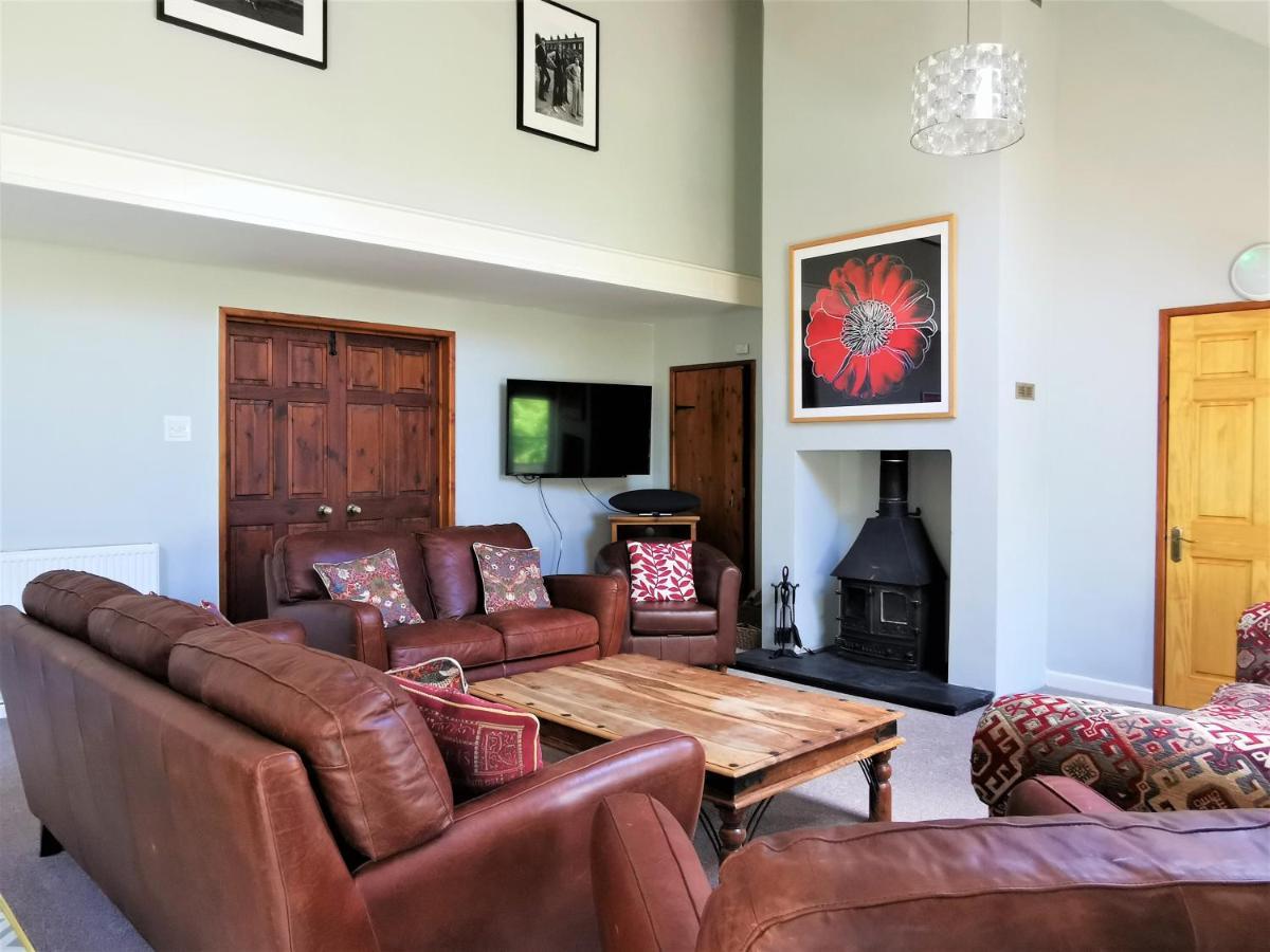 Wellstone Cottages - Honey Coach House Llanfyrnach Bagian luar foto