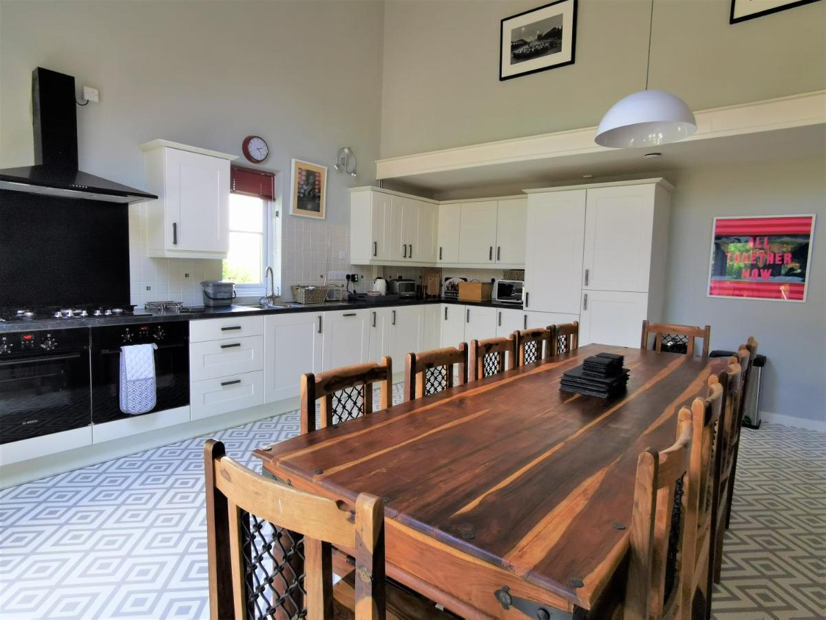 Wellstone Cottages - Honey Coach House Llanfyrnach Bagian luar foto