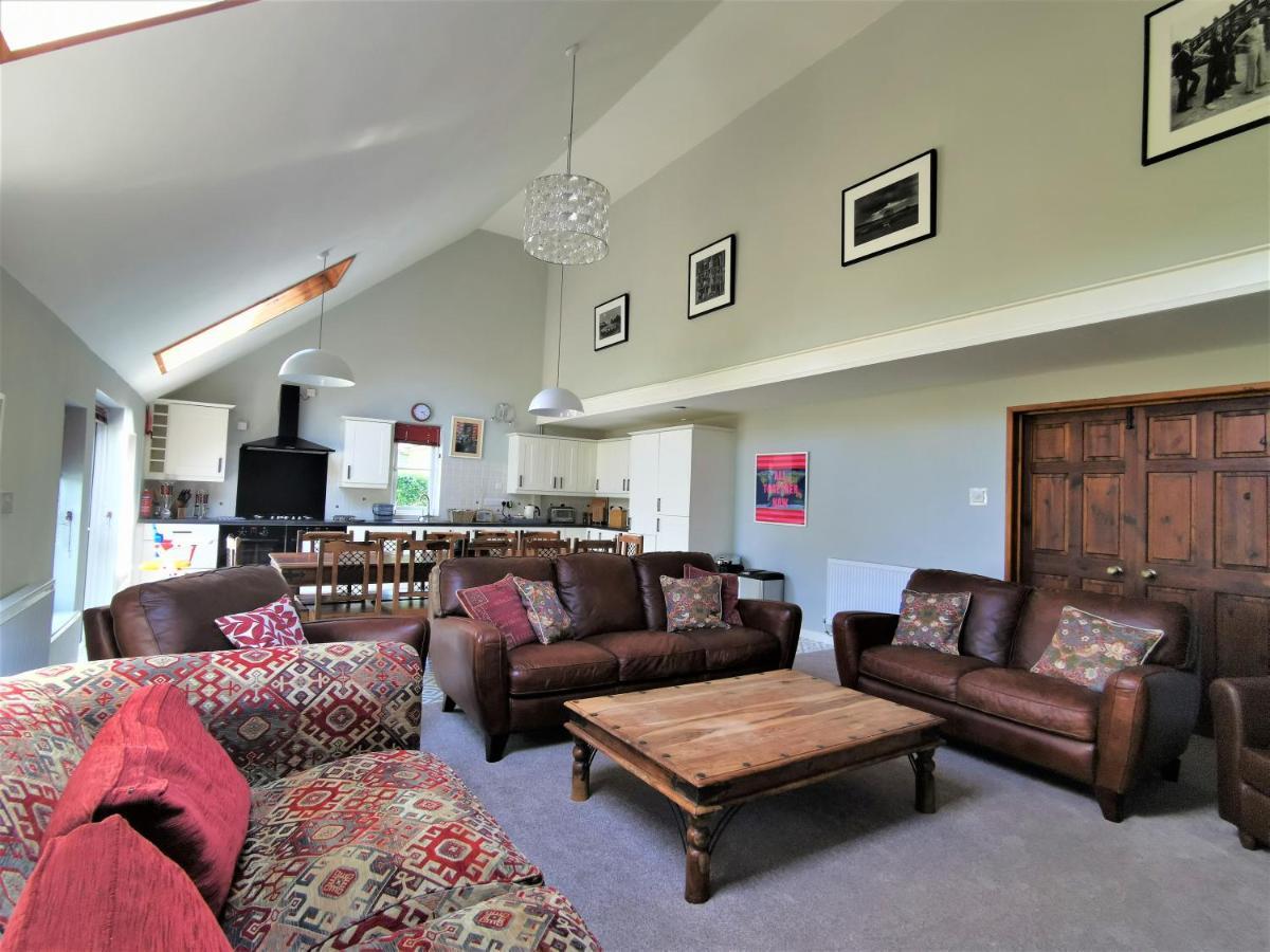 Wellstone Cottages - Honey Coach House Llanfyrnach Bagian luar foto