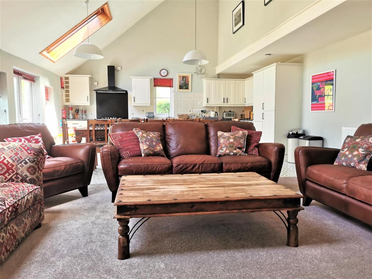 Wellstone Cottages - Honey Coach House Llanfyrnach Bagian luar foto
