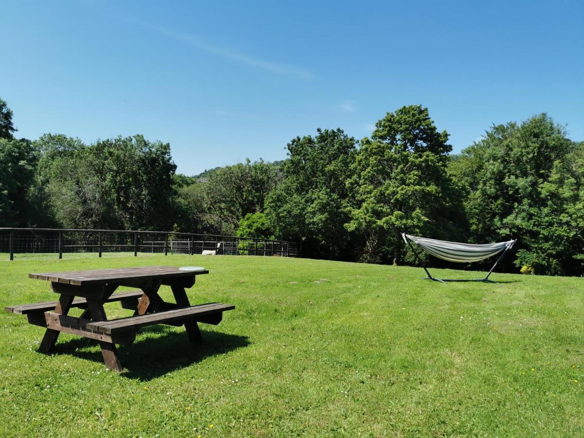 Wellstone Cottages - Honey Coach House Llanfyrnach Bagian luar foto