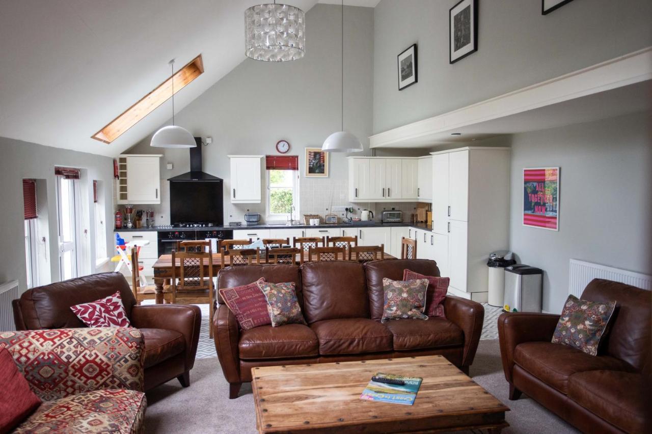 Wellstone Cottages - Honey Coach House Llanfyrnach Bagian luar foto